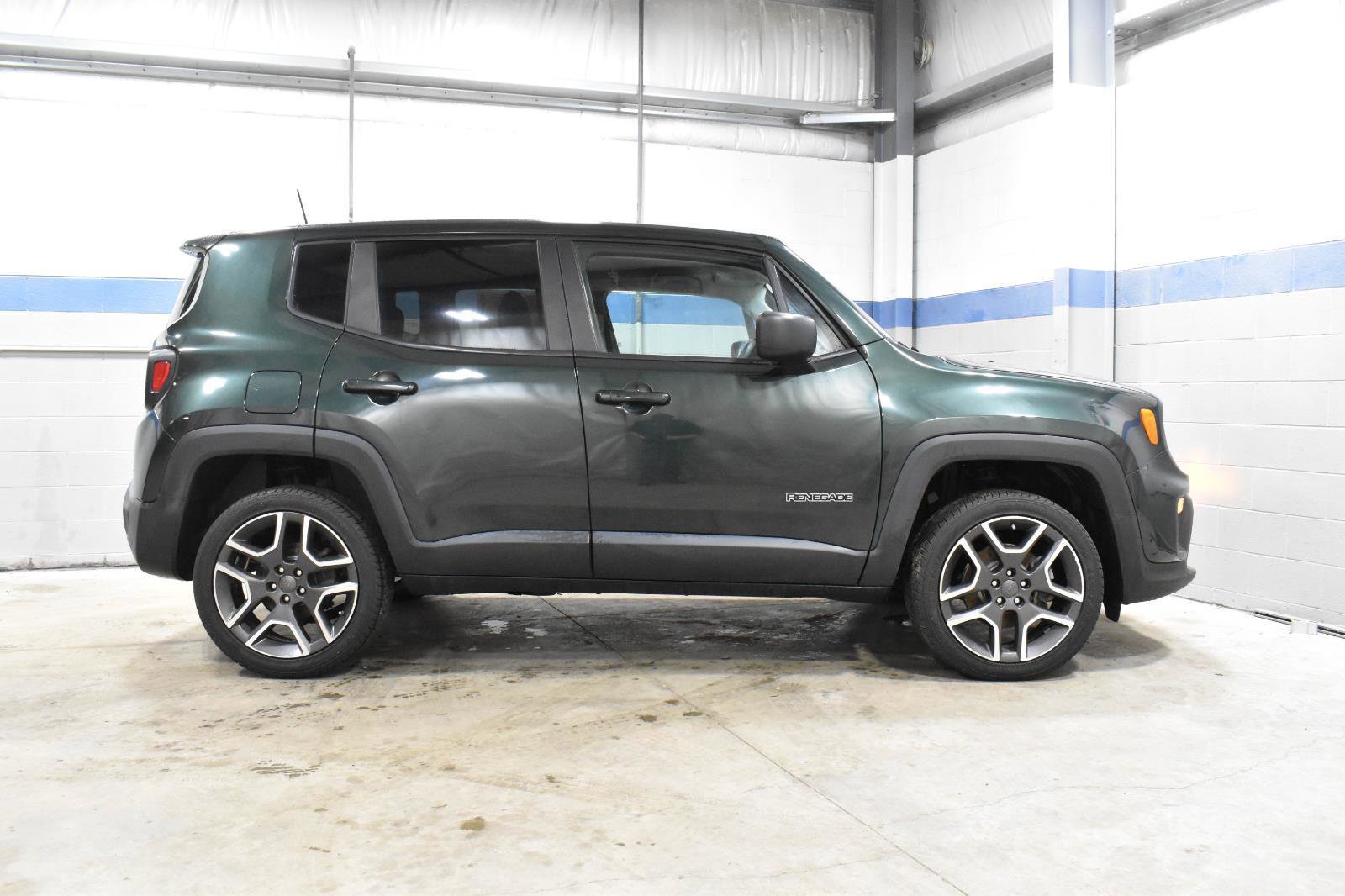 Used 2021 Jeep Renegade Sport image 26
