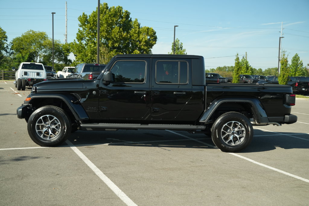 New 2026 Jeep Gladiator Sport AWD/4WD image 4