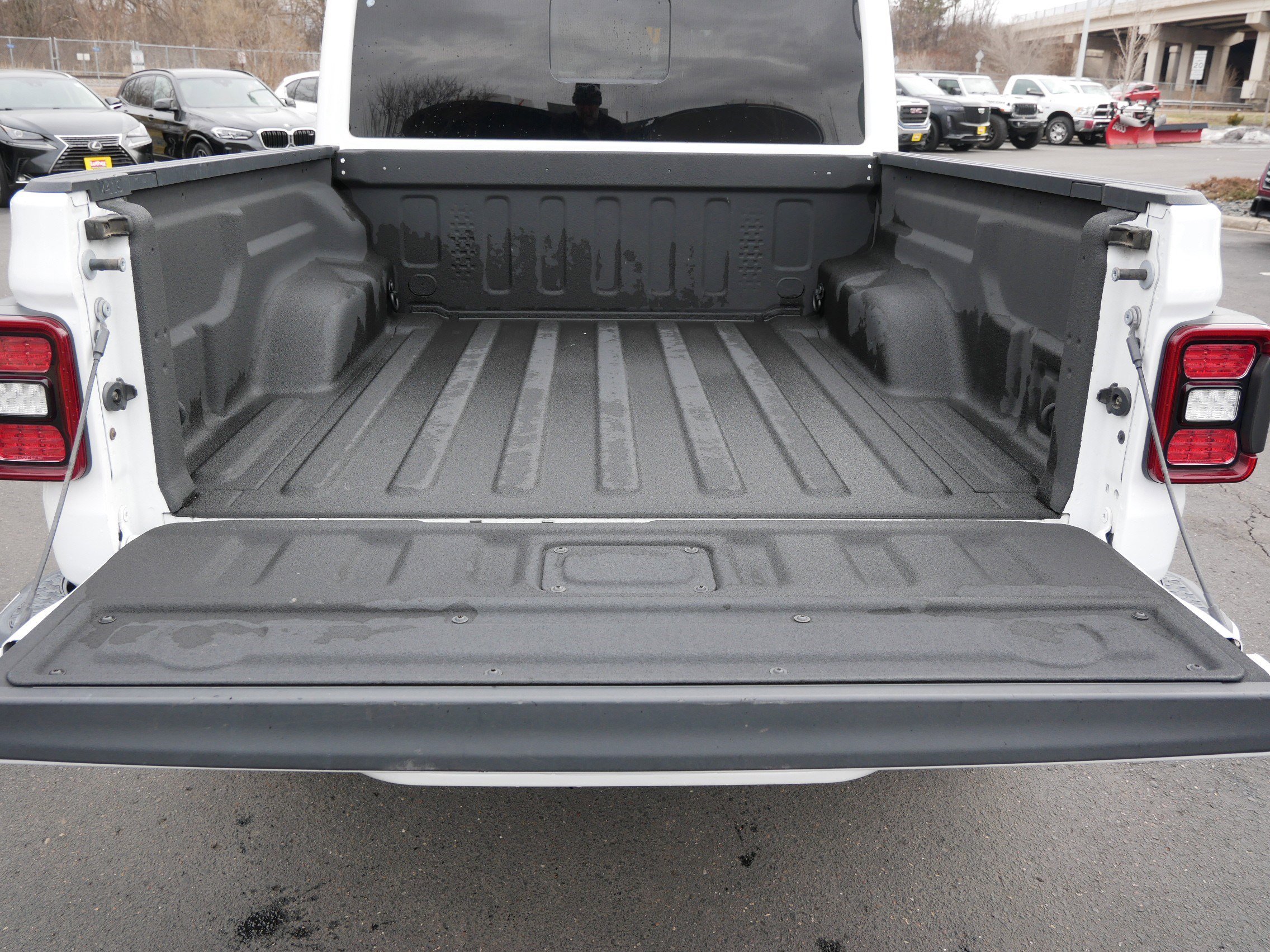 Used 2023 Jeep Gladiator Overland image 18