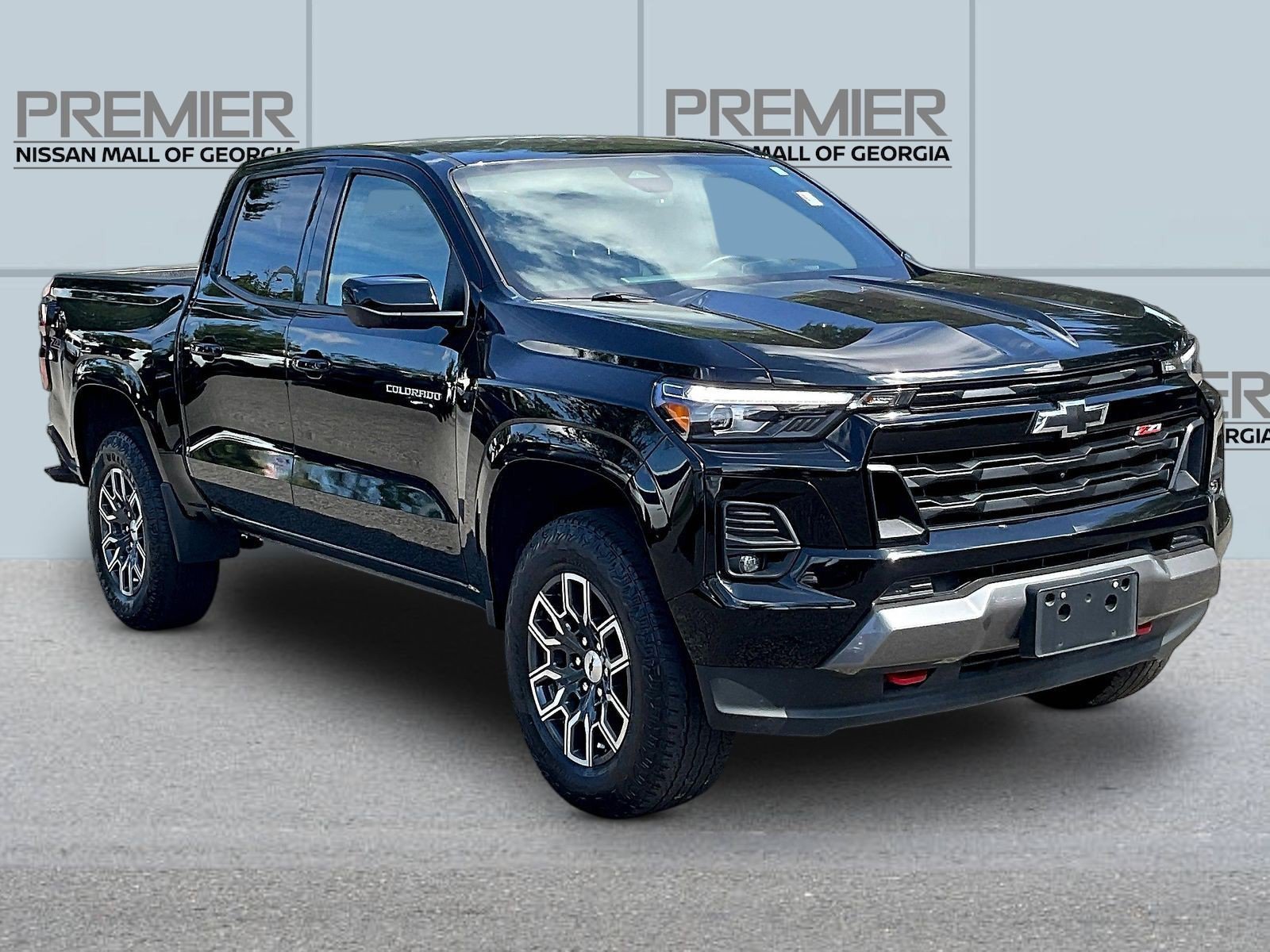 Used 2023 Chevrolet Colorado Z71 w/ Z71 Convenience Package 2 AWD/4WD image 3