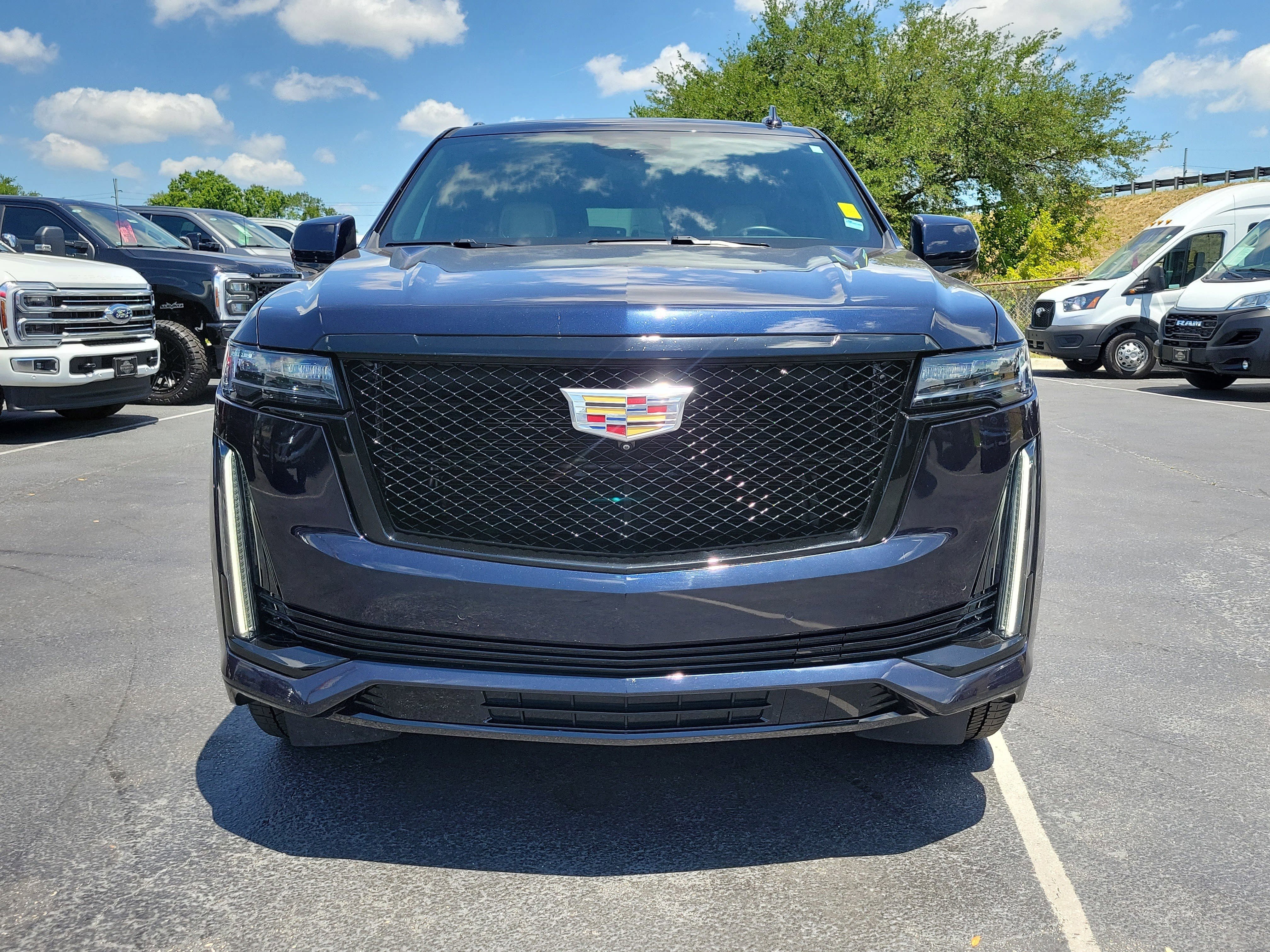 Used 2021 Cadillac Escalade Sport RWD image 2