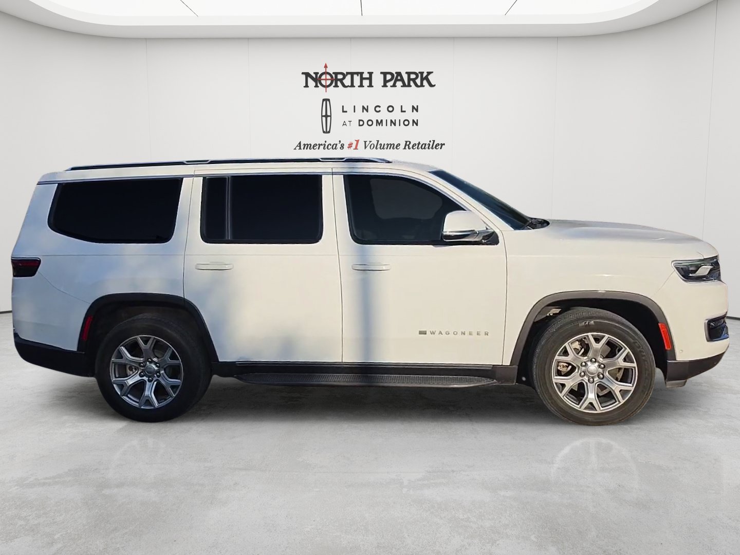 Used 2022 Jeep Wagoneer Series II AWD/4WD image 6