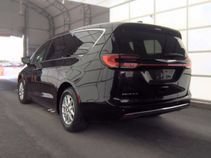 Used 2023 Chrysler Pacifica Touring FWD image 22