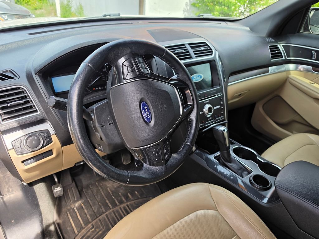 Used 2017 Ford Explorer Limited FWD image 4