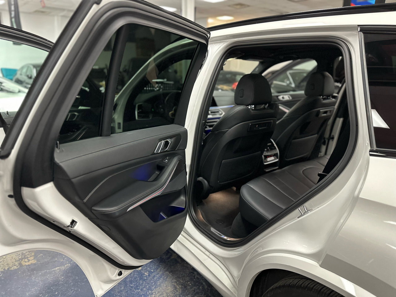 Used 2022 BMW X5 xDrive40i w/ M Sport Package AWD/4WD image 40