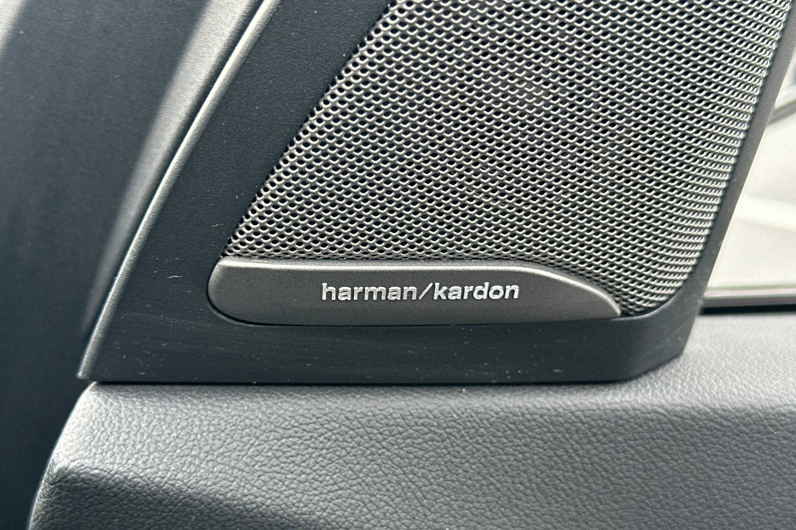 Used 2019 BMW X5 xDrive40i w/ M Sport Package image 21