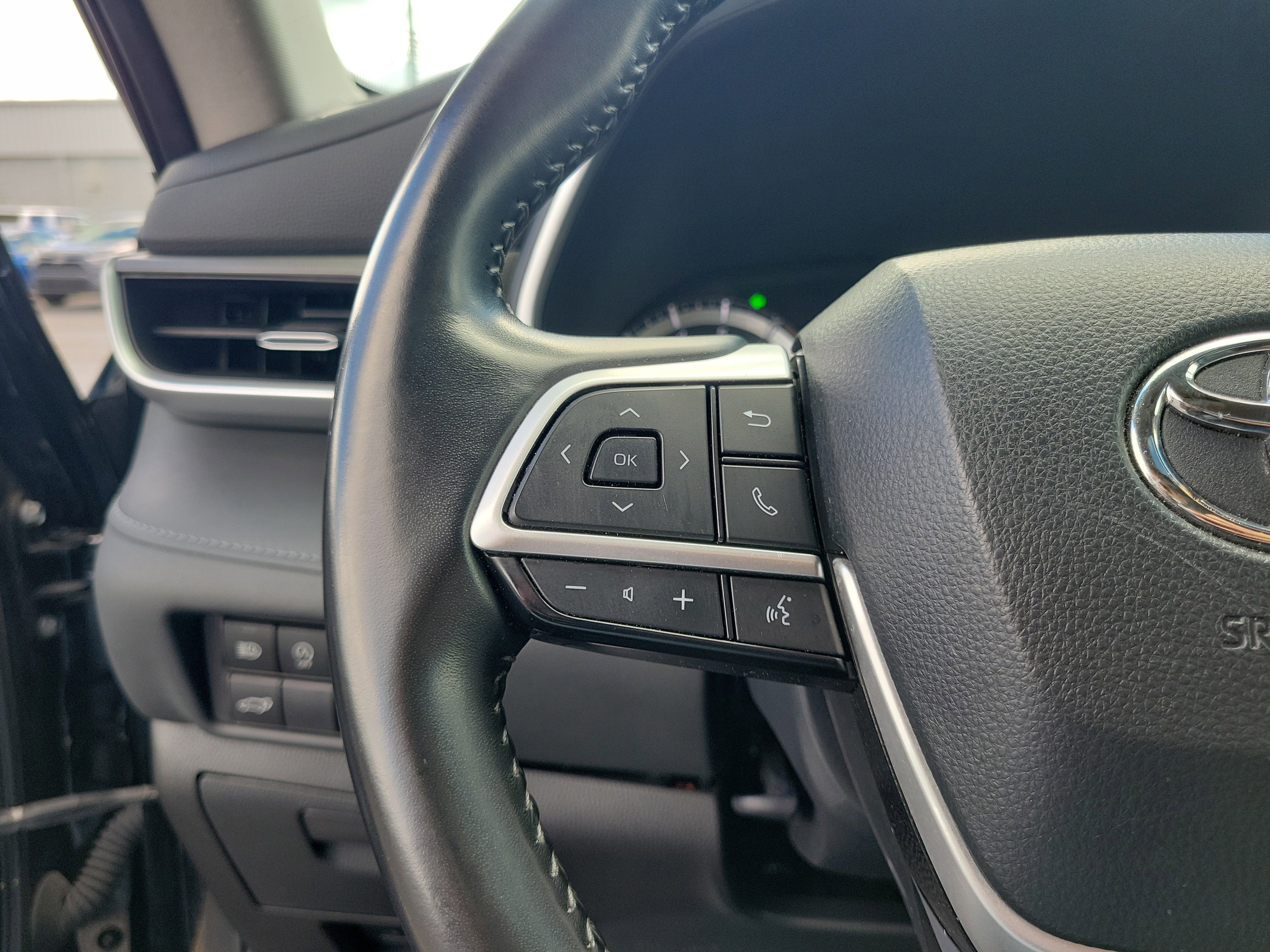 Used 2024 Toyota Highlander XLE FWD image 27