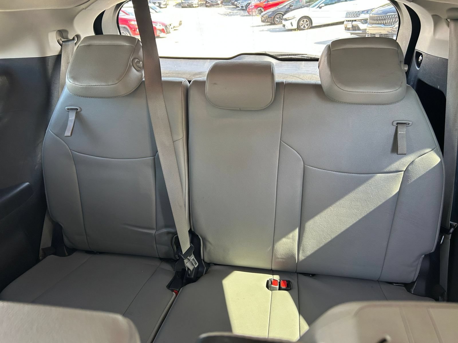 Used 2025 Toyota Sienna XLE FWD image 26