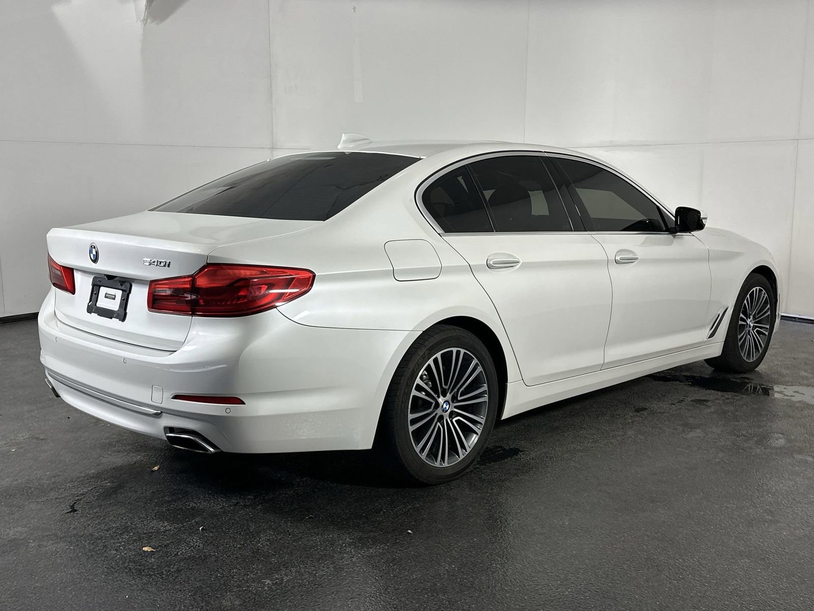 Used 2018 BMW 540i image 8