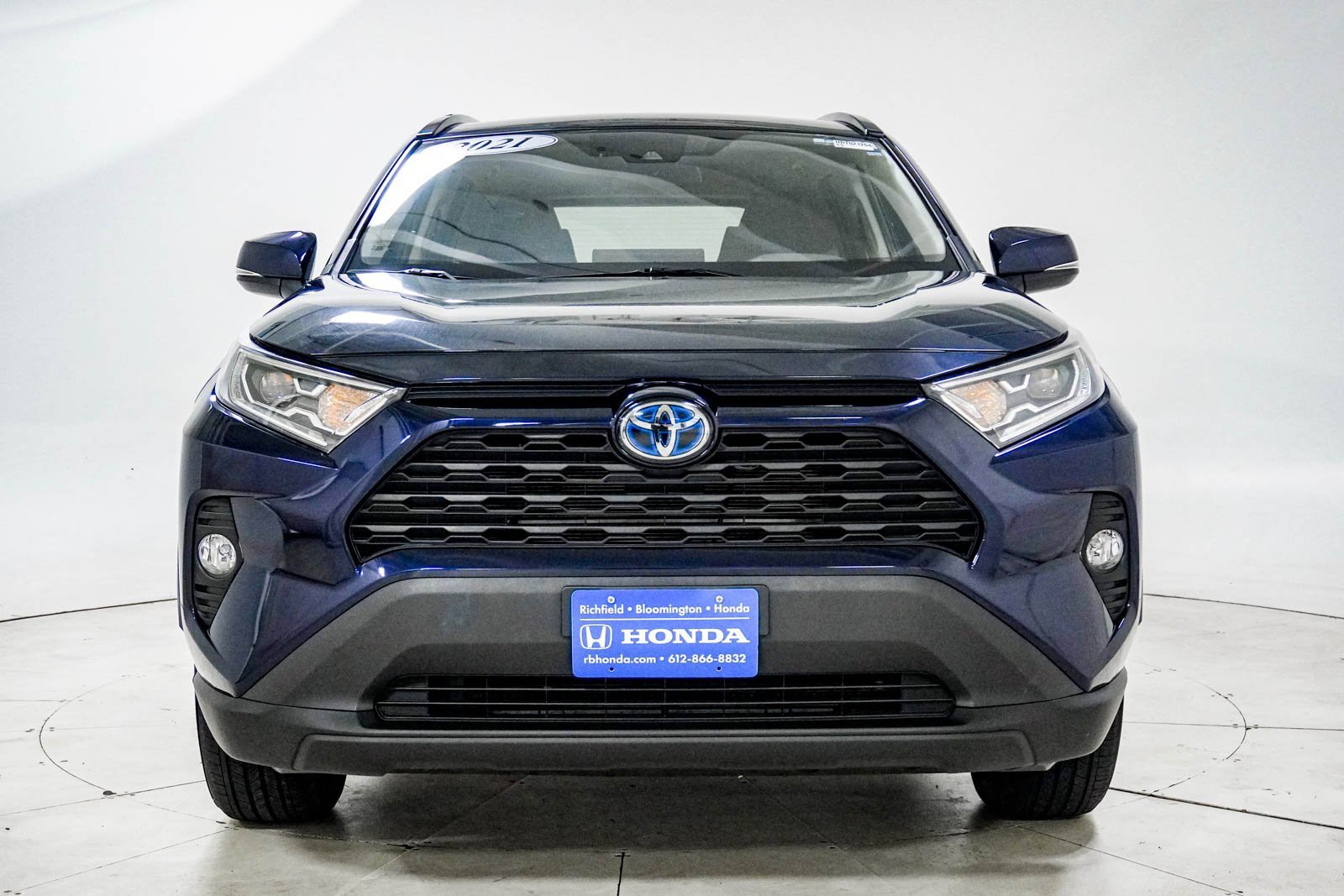 Used 2021 Toyota RAV4 XLE w/ XLE Grade Weather Package image 14