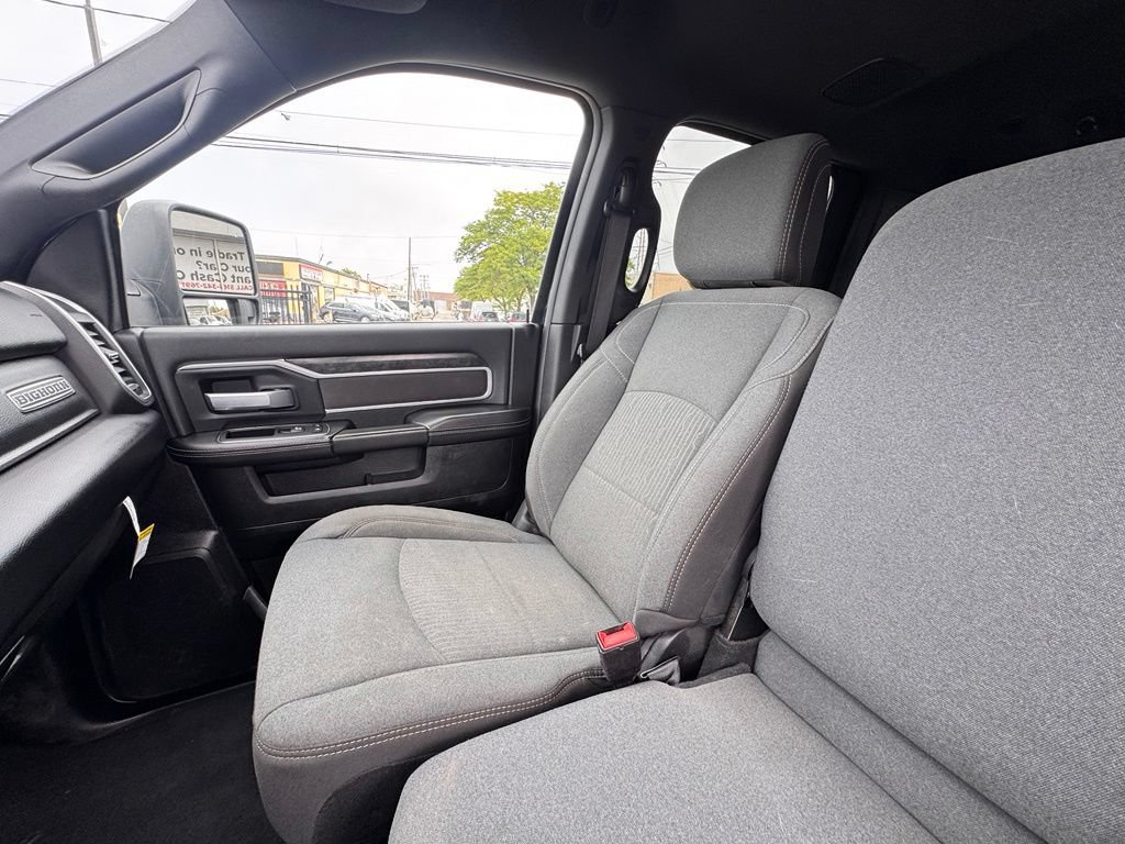Used 2024 RAM 2500 Big Horn w/ Night Edition AWD/4WD image 16