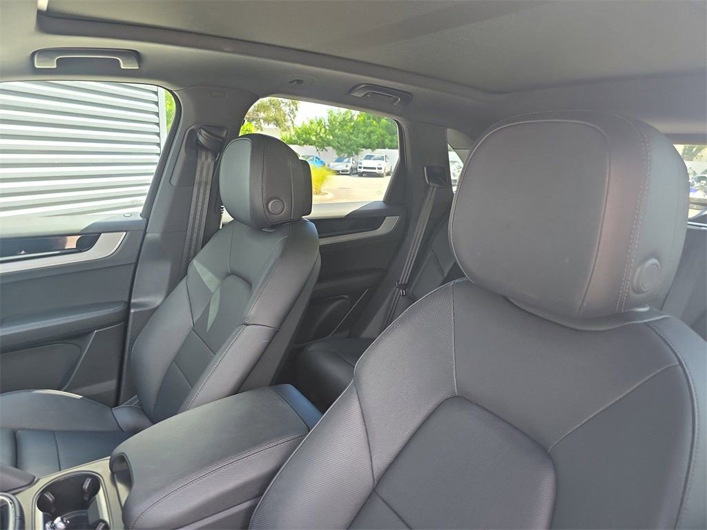 Certified 2025 Porsche Cayenne image 5