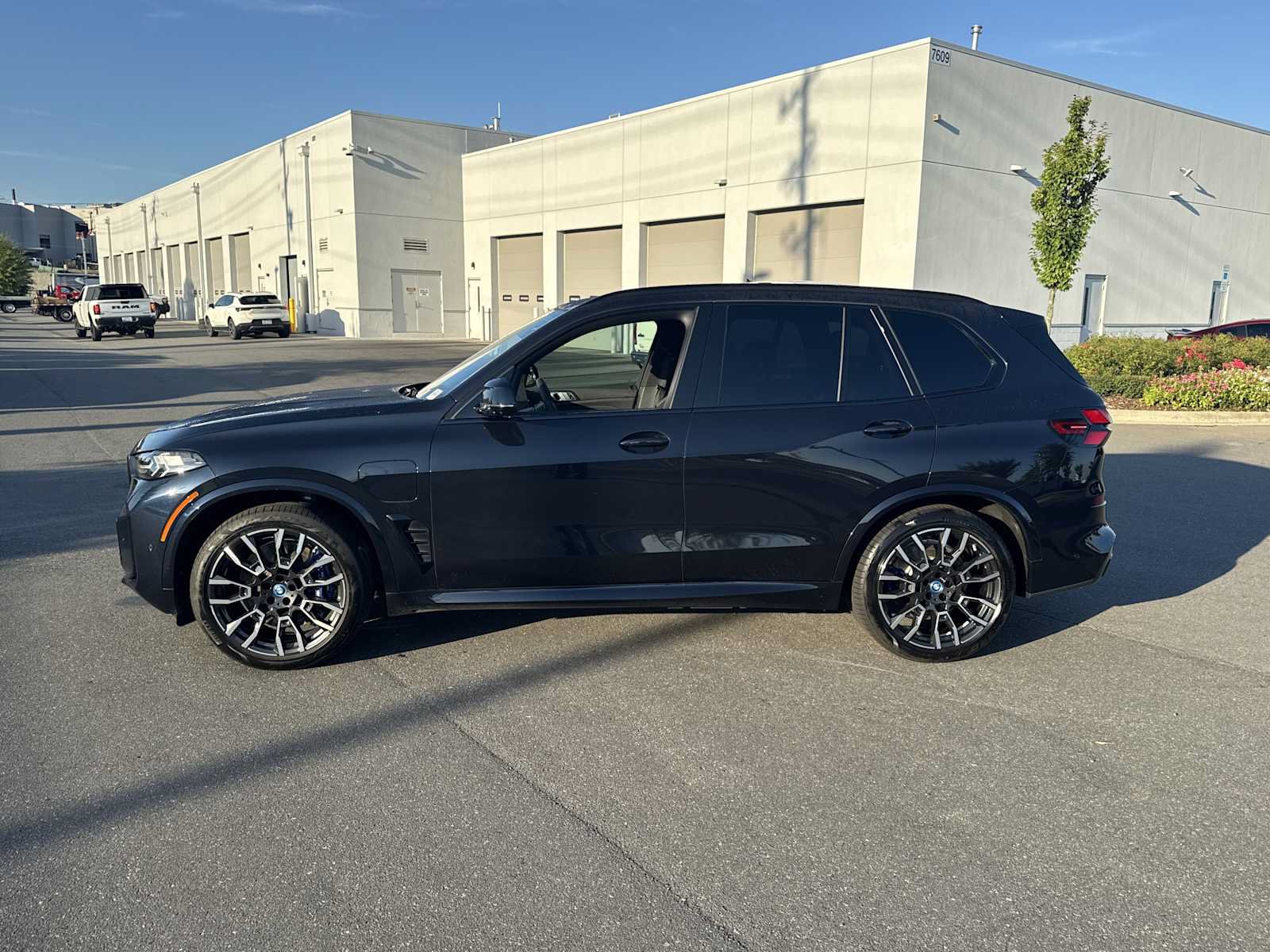 Used 2025 BMW X5 xDrive50e w/ M Sport Package AWD/4WD image 7