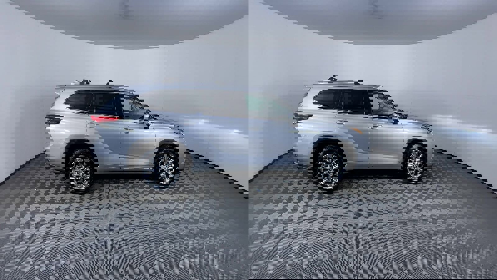 Used 2023 Toyota Highlander Limited image 9