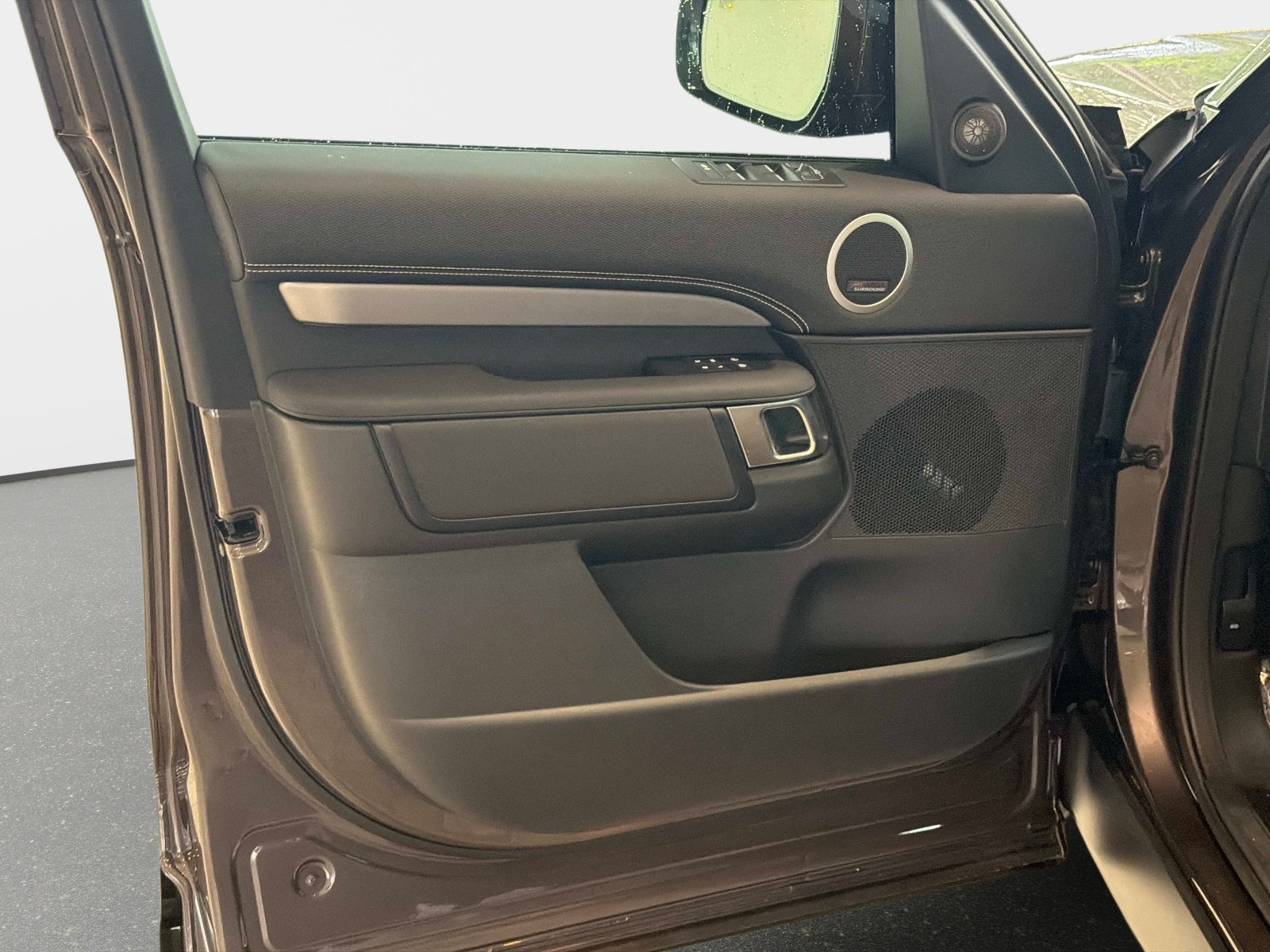 New 2026 Land Rover Discovery Dynamic SE AWD/4WD image 16