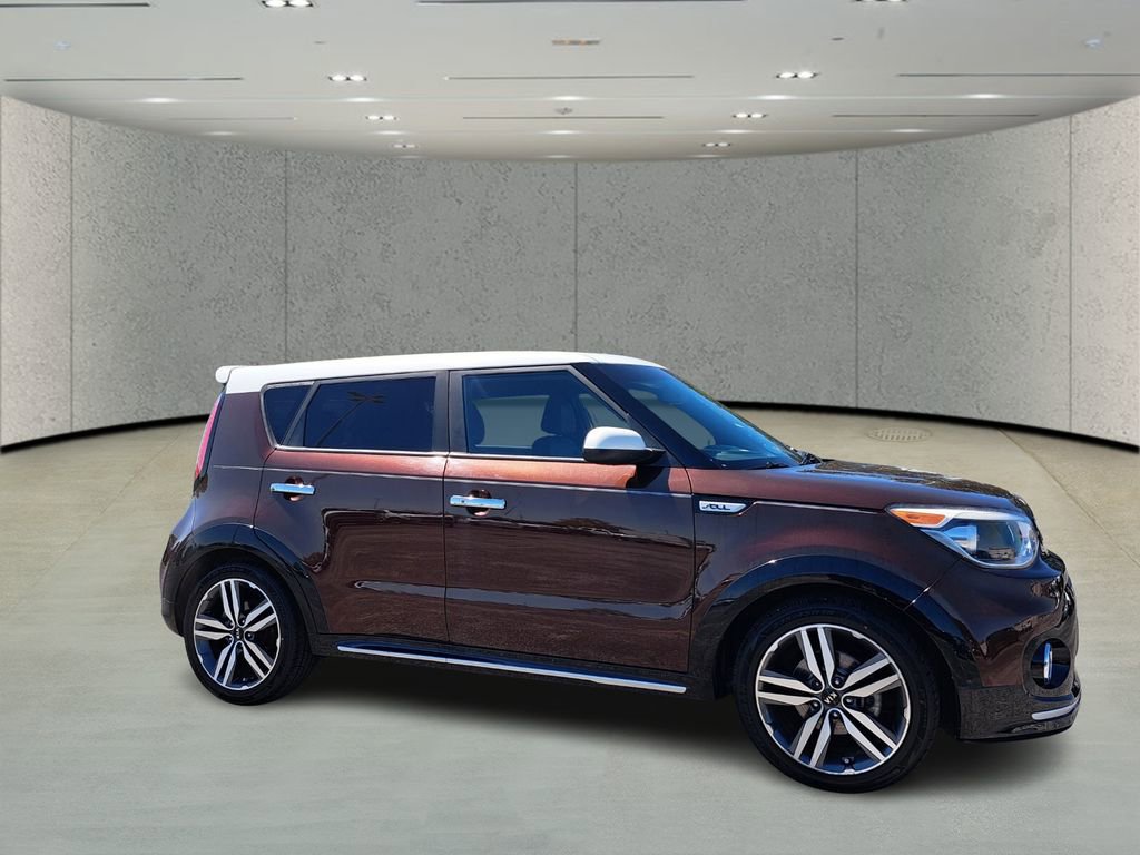 Used 2017 Kia Soul + image 3