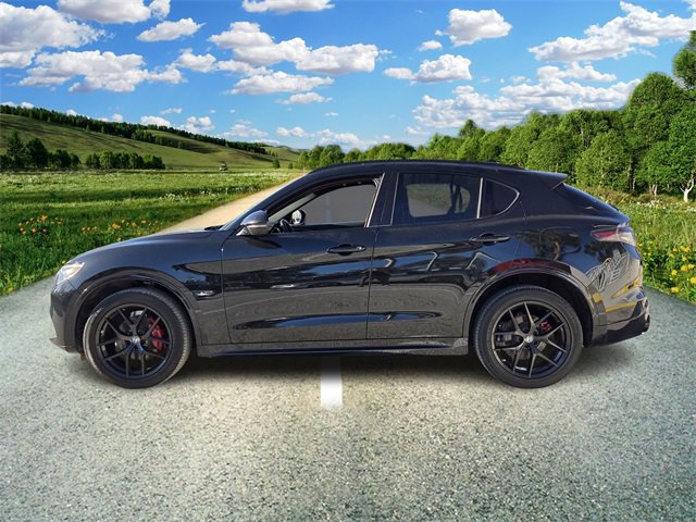 Used 2021 Alfa Romeo Stelvio Ti Sport image 3
