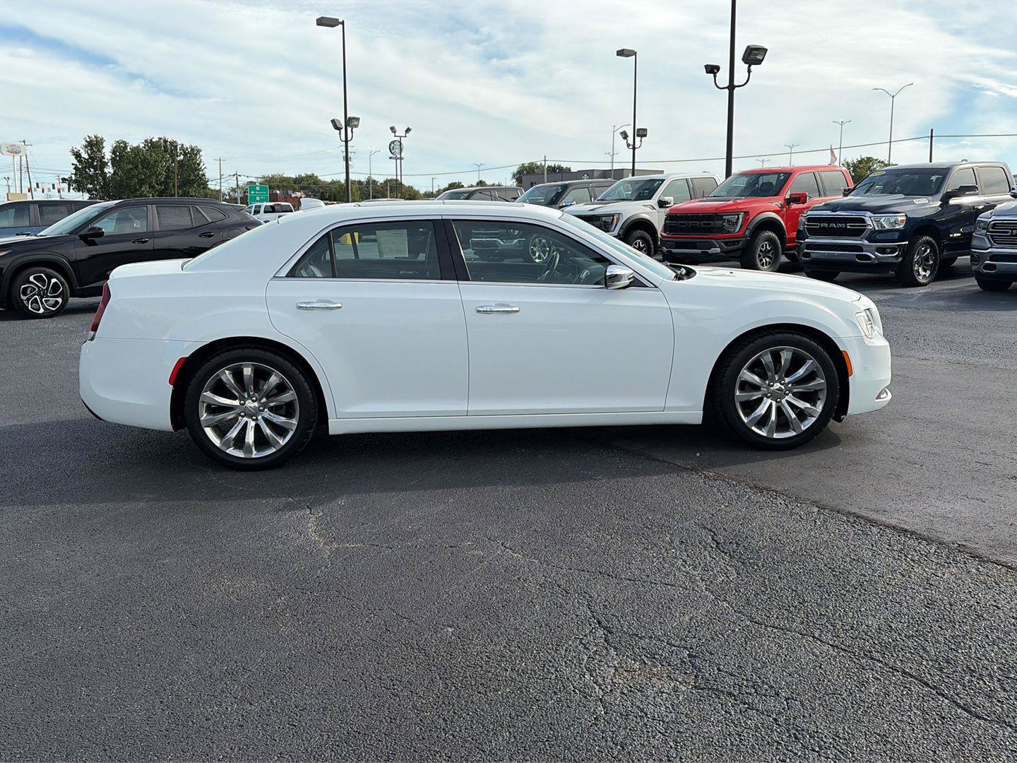 Used 2017 Chrysler 300 C w/ Safetytec Plus Group RWD image 6