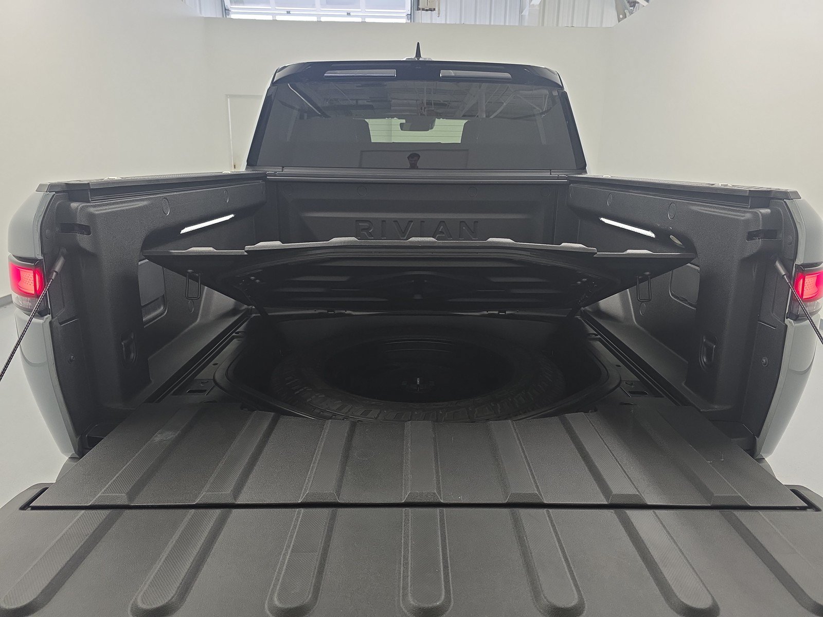 Used 2022 Rivian R1T Adventure AWD/4WD image 15