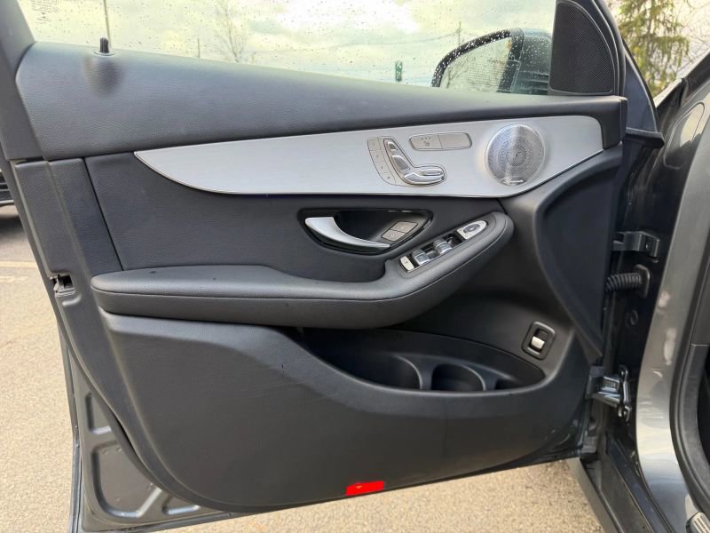 Used 2021 Mercedes-Benz GLC 300 4MATIC image 13