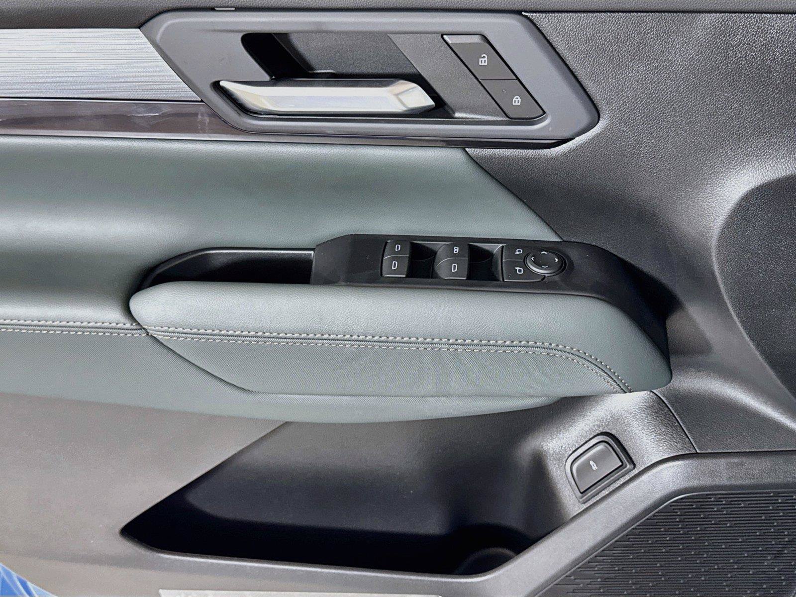 New 2027 GMC Terrain AT4 w/ Technology Package II AWD/4WD image 16