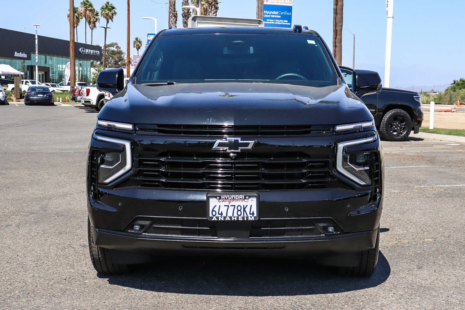 Used 2025 Chevrolet Suburban RST AWD/4WD image 2
