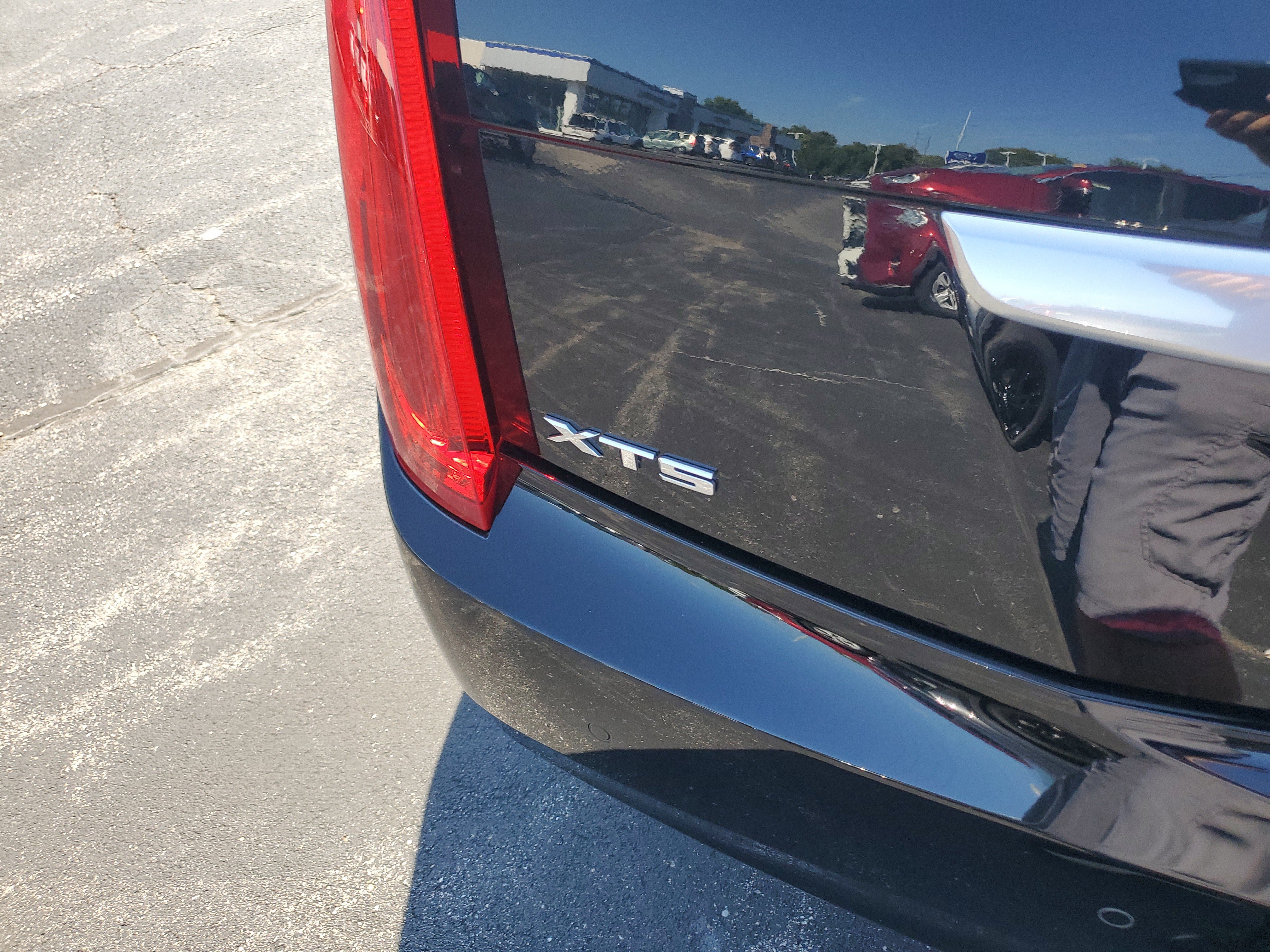 Used 2015 Cadillac XTS Luxury w/ Driver Awareness Package FWD image 7