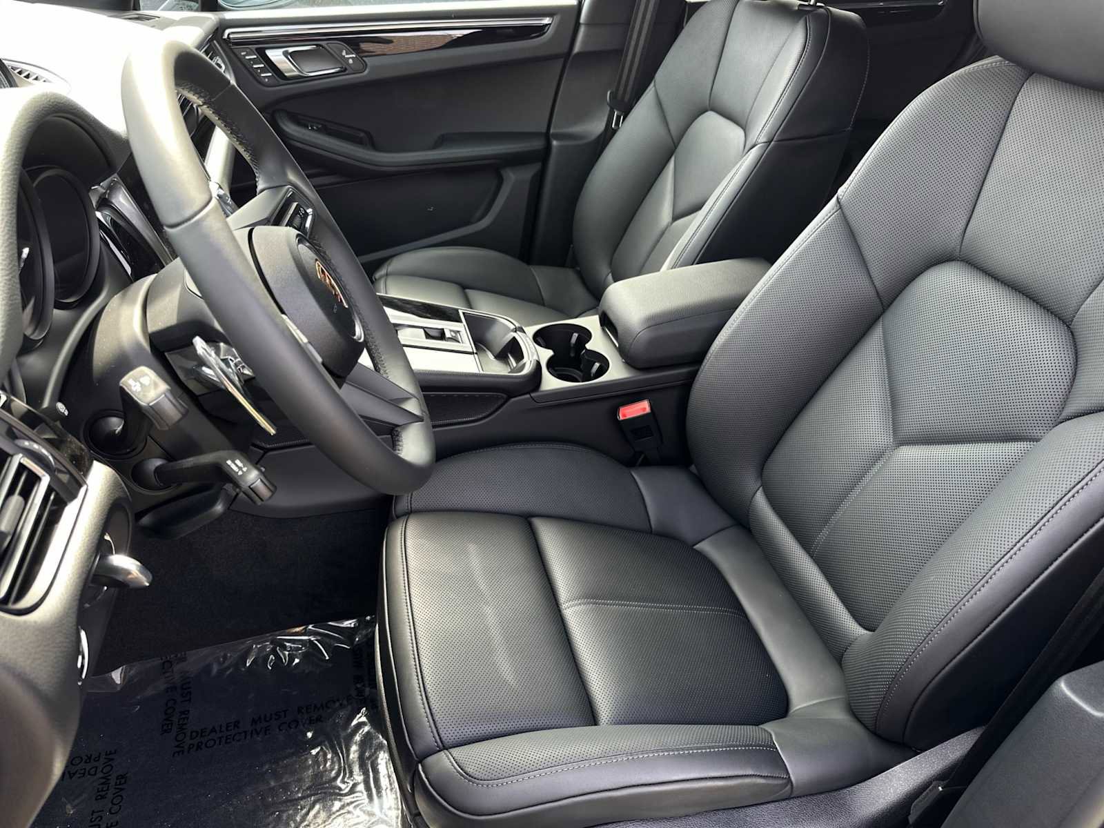 Certified 2024 Porsche Macan AWD/4WD image 26