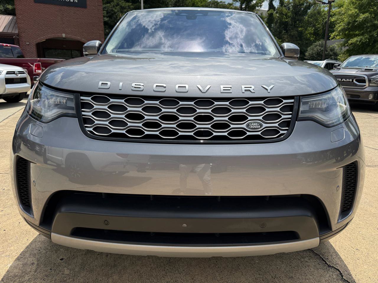 Used 2022 Land Rover Discovery S AWD/4WD image 8