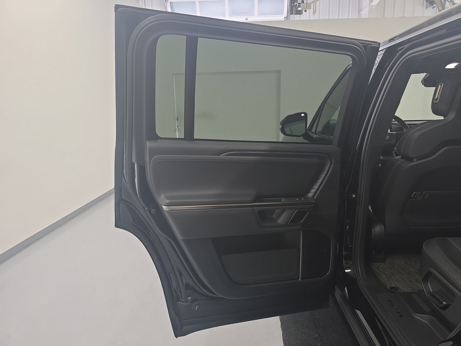 Used 2024 Rivian R1S Adventure AWD/4WD image 17