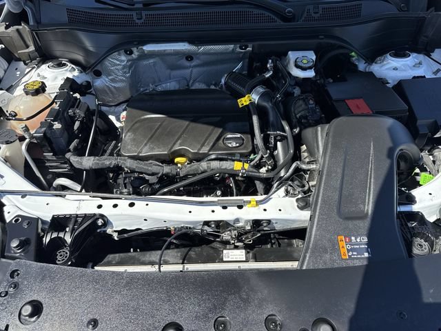 Used 2024 Chevrolet Trax RS w/ Sunroof Package FWD image 27