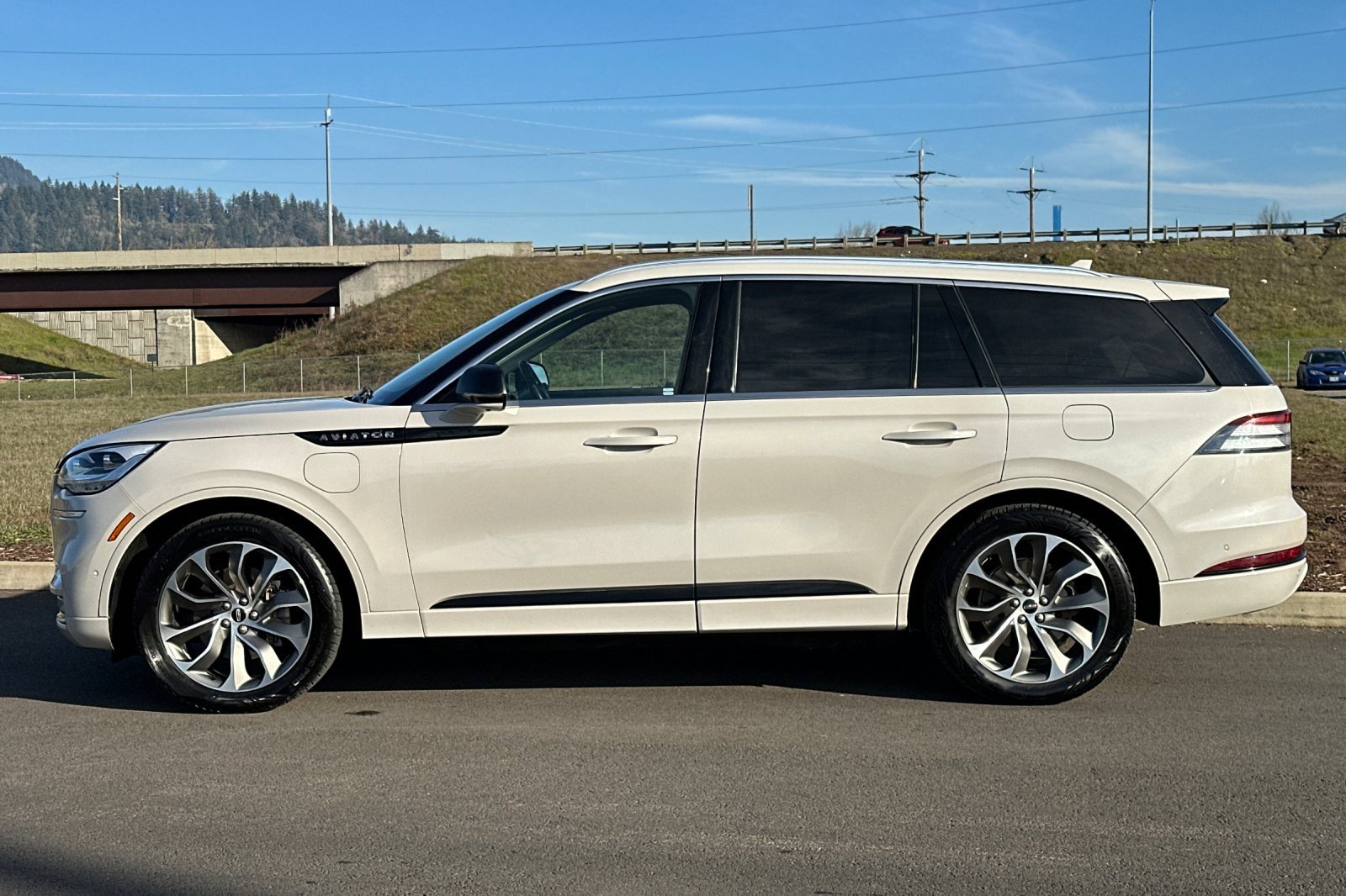 Used 2020 Lincoln Aviator Grand Touring w/ Equipment Group 301A image 6