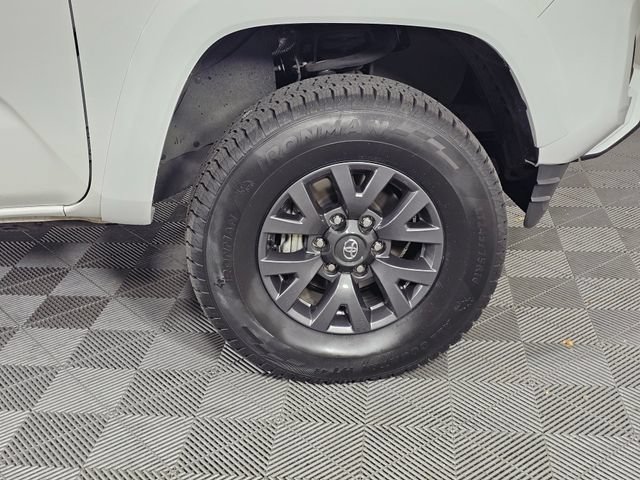 Used 2023 Toyota Tacoma SR5 w/ Technology Package AWD/4WD image 9