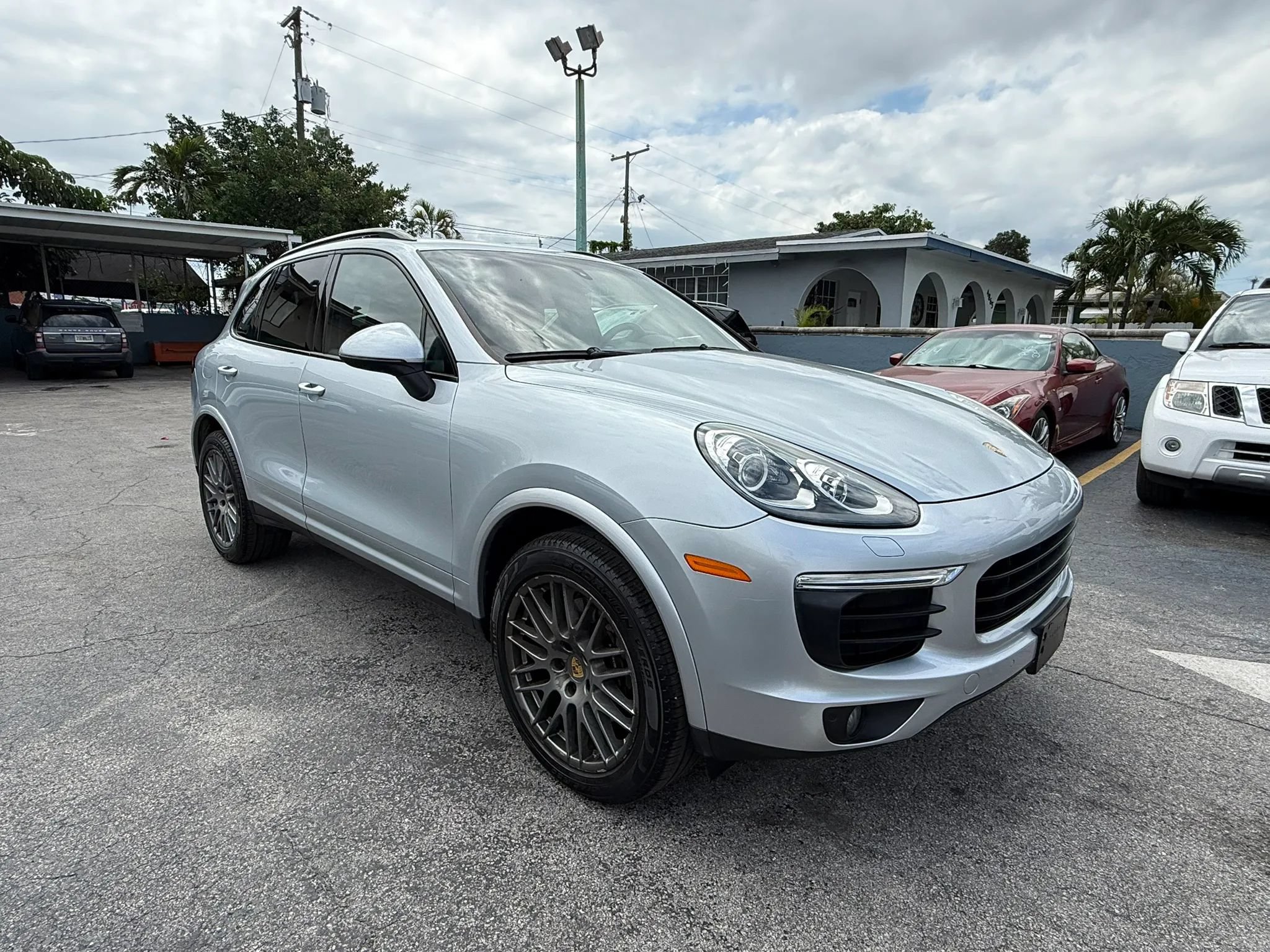 Used 2017 Porsche Cayenne Platinum Edition AWD/4WD image 4