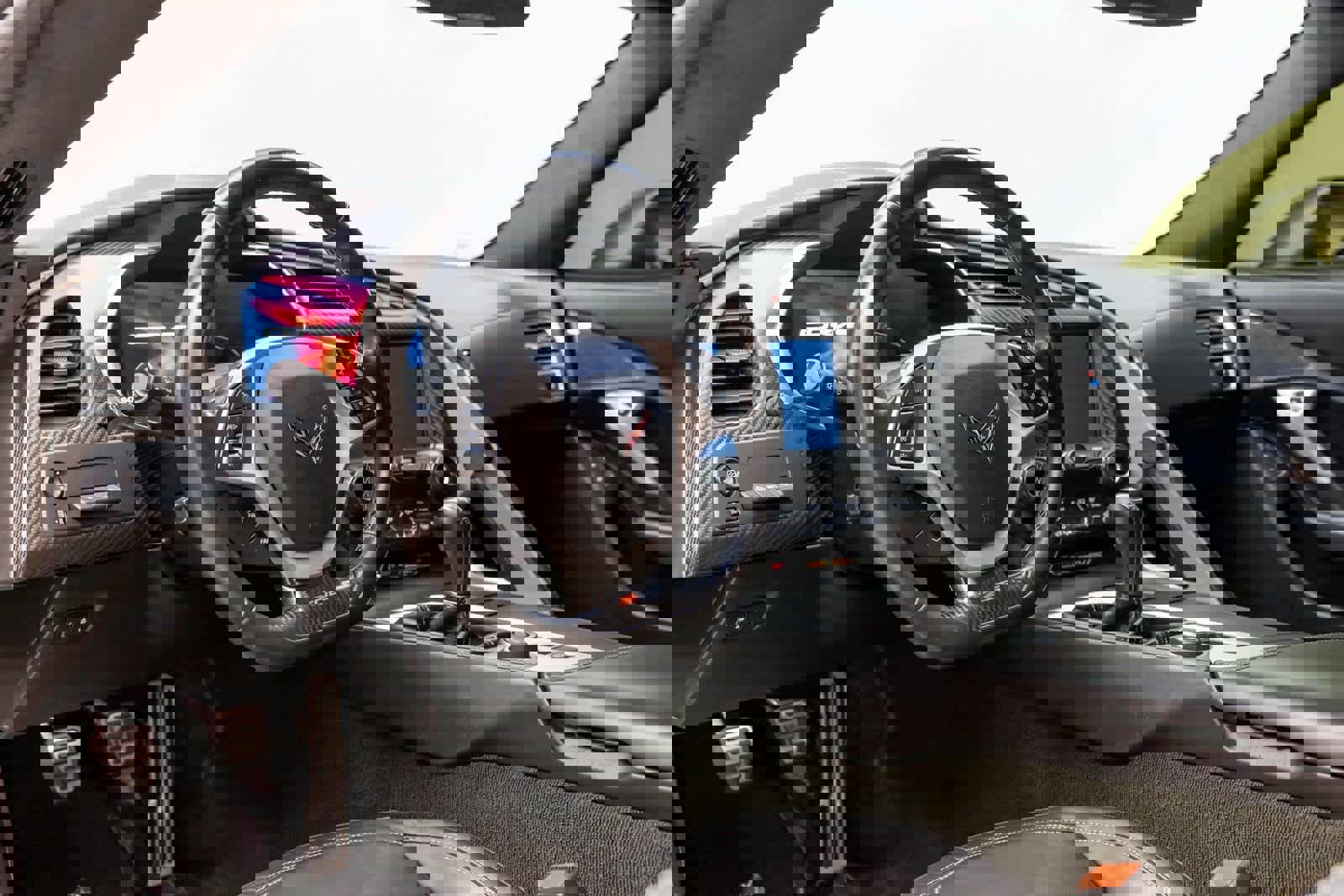 Used 2015 Chevrolet Corvette Z06 w/ 3LZ Preferred Equipment Group image 2