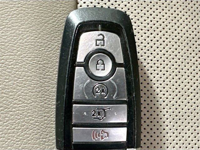 Used 2020 Ford Explorer Limited image 16