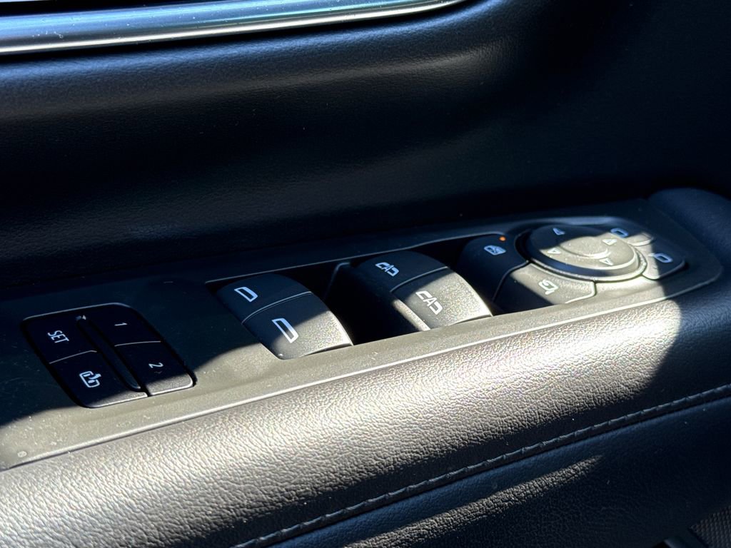 Used 2022 Chevrolet Tahoe Z71 w/ Luxury Package AWD/4WD image 21