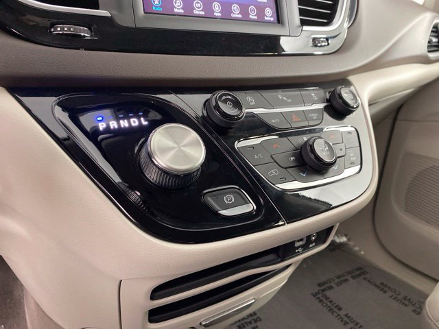 Used 2020 Chrysler Pacifica Touring w/ Cold Weather Group FWD image 30