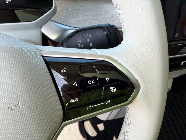 Used 2025 Volkswagen ID. Buzz 1st Edition AWD/4WD image 9