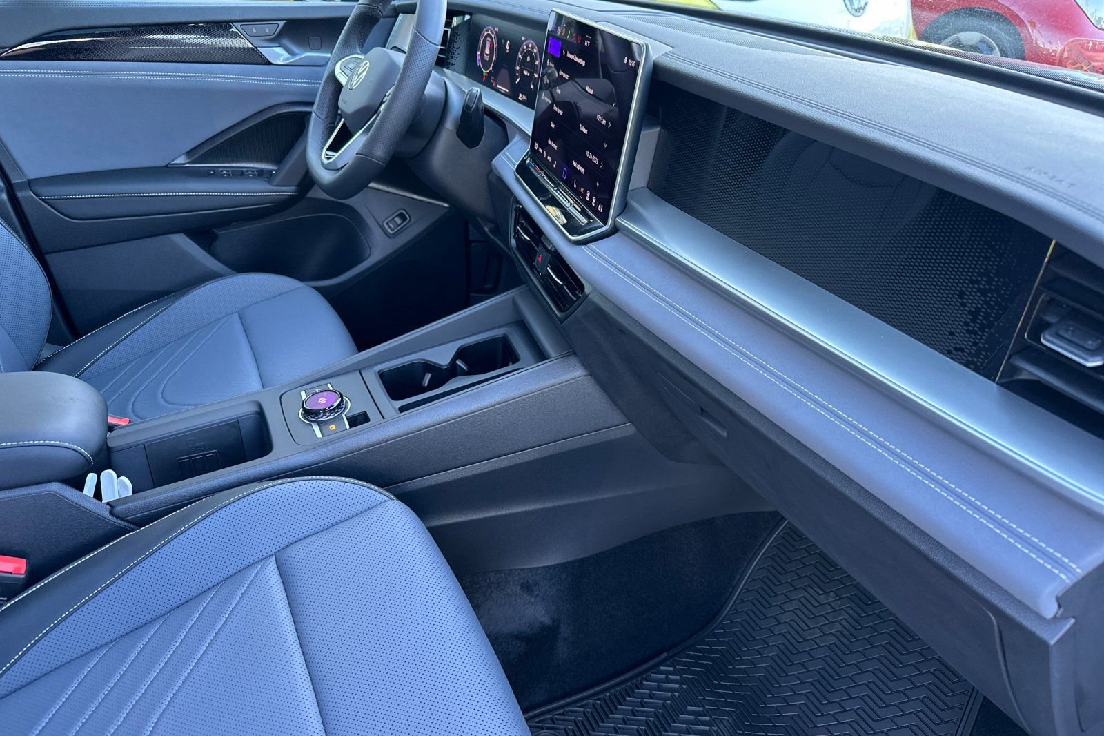 New 2026 Volkswagen Tiguan SE R-Line image 14