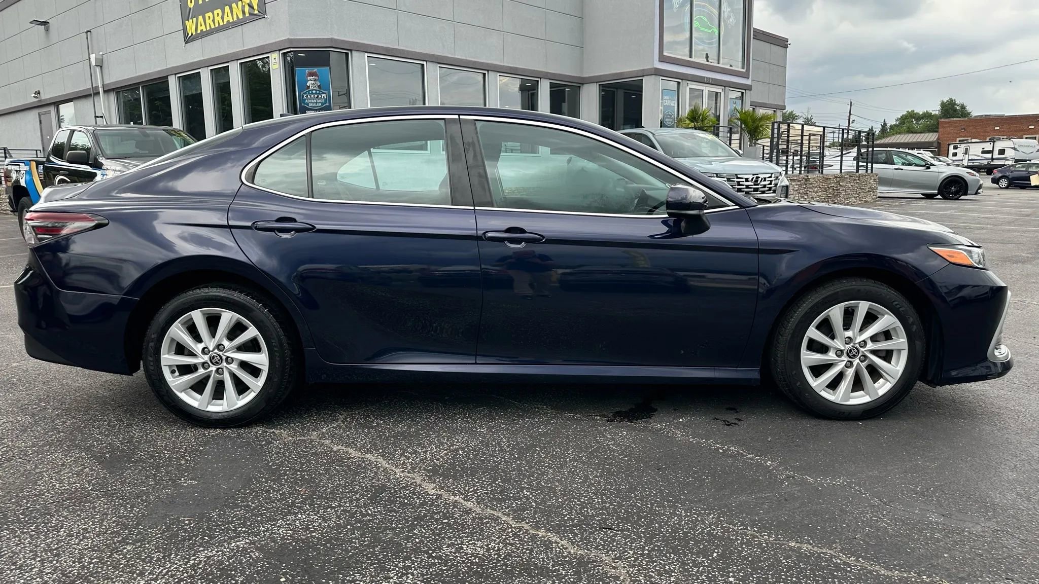 Used 2022 Toyota Camry LE AWD/4WD image 4