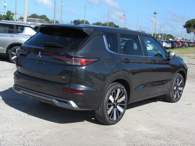New 2025 Mitsubishi Outlander SE image 3