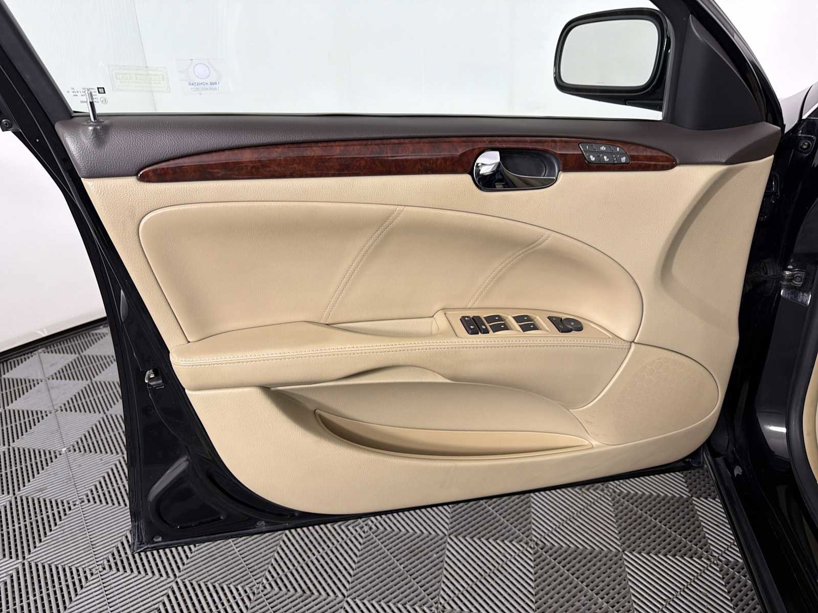 Used 2007 Buick Lucerne CXL w/ Luxury Package FWD image 9