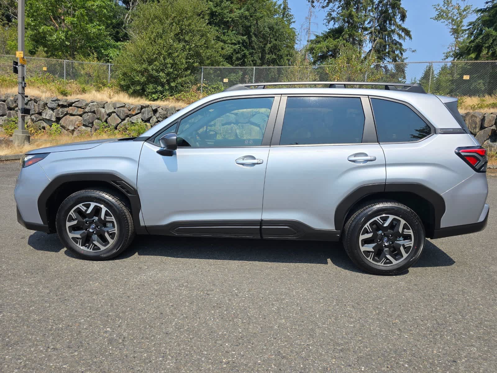 Certified 2025 Subaru Forester Premium AWD/4WD image 3
