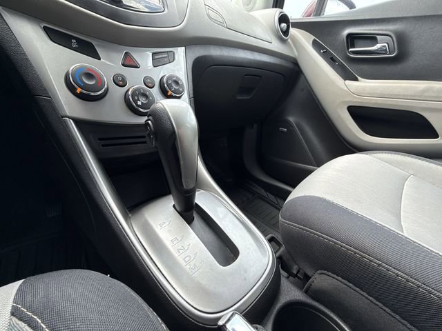 Used 2016 Chevrolet Trax LT w/ LT Sun and Sound Package FWD image 19