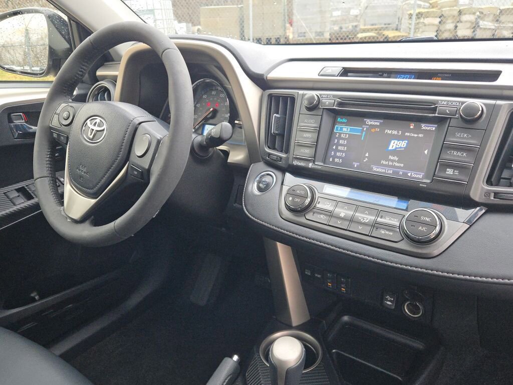 Used 2015 Toyota RAV4 Limited image 7