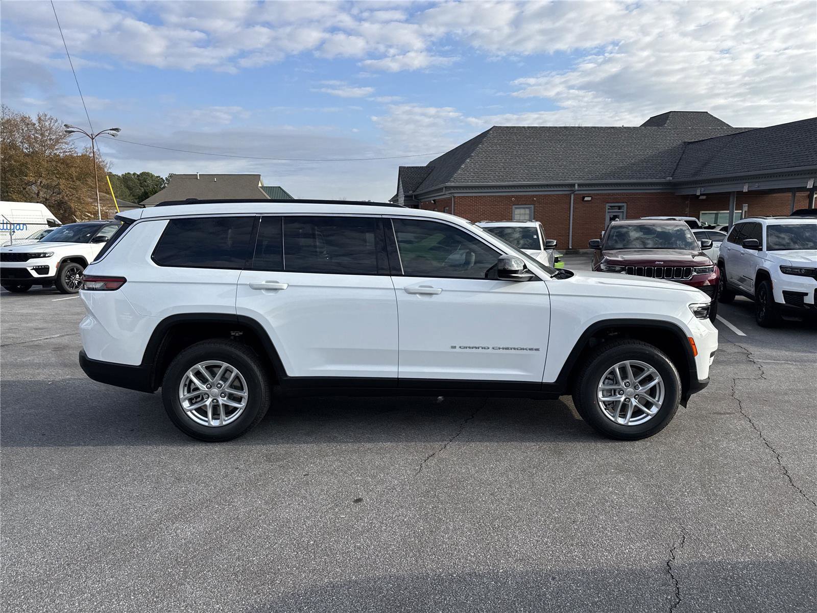 New 2025 Jeep Grand Cherokee L Laredo w/ Luxury Tech Group I image 5