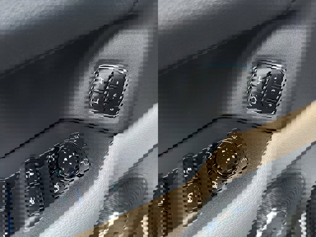 Used 2023 Ford Expedition Max Limited image 9