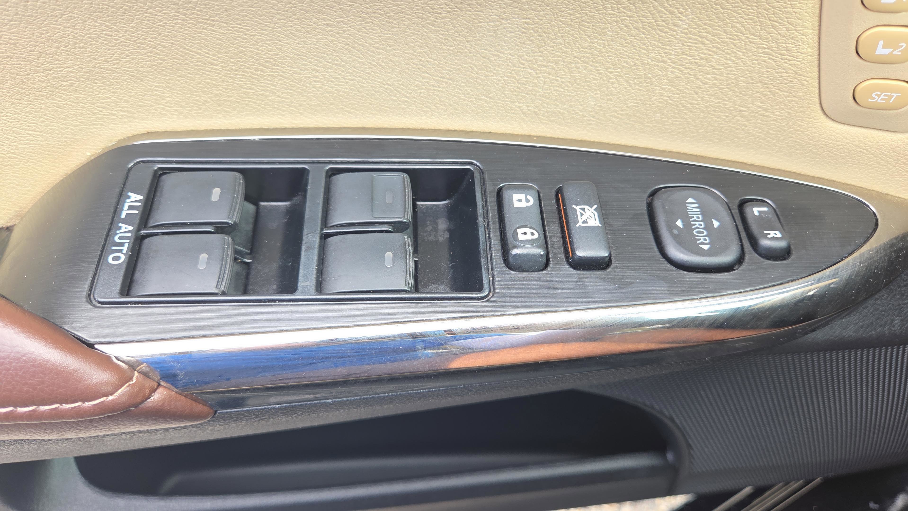 Used 2014 Toyota Avalon Limited image 35