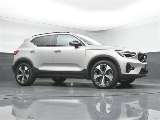 Used 2024 Volvo XC40 B5 Plus w/ Protection Package Premier image 35